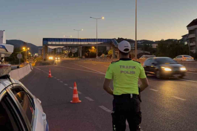 Polis sadece ehliyet sormayacak! Bunu yapanın cebi fena yanacak