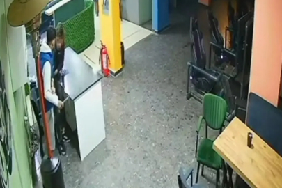 Akranı tarafından defalarca bıçaklandı! 17 yaşındaki çocuk hastanede