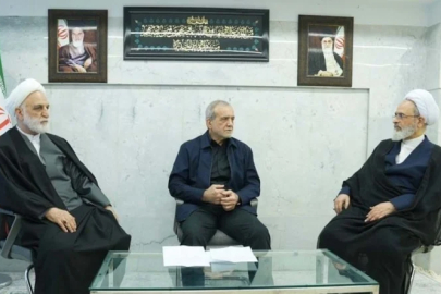 İran'ı yönetecek geçici konsey göreve başladı