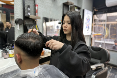 Erkek berberin çırağı Sırma, kendi dükkanını açmak istiyor