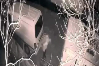 İstanbul - Avcılar'da araçtan akü hırsızlığı kamerada