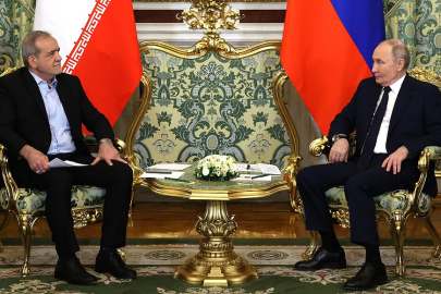 Putin ile Pezeşkiyan telefonda görüştü