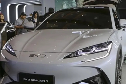 Dubai'deki kriz Türkiye için fırsat mı? Canlı yayında BYD ve Chery'ye tepki!