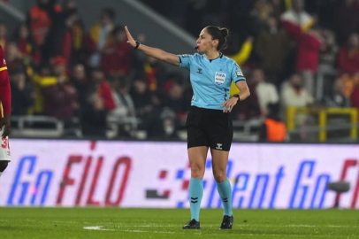 22 yıl sonra kadın hakem yönetti! Göztepe ile Alanyaspor berabere kaldı