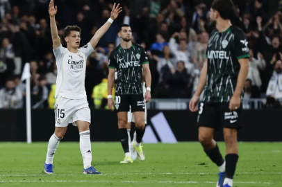 Arda Güler yılın golünü attı! 70 metreden kaleciyi avladı