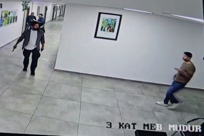 Kaymakamlık binasında ateş açıp, kendini odaya kilitledi