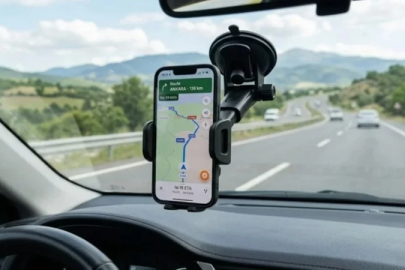 Ön cama telefon sabitlemeye yasak kapıda: Araç sahiplerine 21 bin TL ceza kesilecek