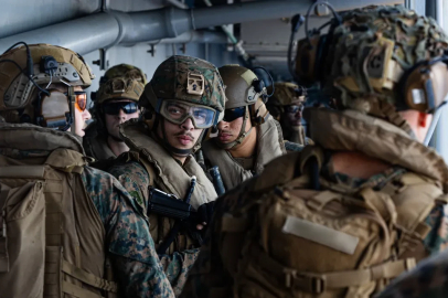 ABD asker yığıyor! 3 bin 500 deniz piyadesi Orta Doğu'ya ulaştı