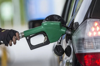 Akaryakıta indirim geliyor: Depoyu dolduracak sürücüler dikkat! Tarih belli oldu