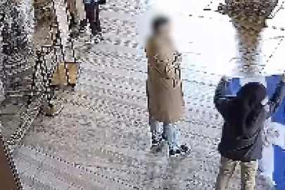 Ayasofya-i Kebir Cami-i Şerifi'nde provokatif eylem: Yunan bayrağı açıp kışkırttılar