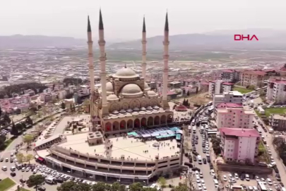 Kahramanmaraş’taki okul saldırısında yaşamını yitiren 4 öğrenci son yolculuğuna uğurlanıyor / Dron