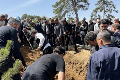 Kahramanmaraş'taki okul saldırısında yaşamını yitiren Ayla öğretmen son yolculuğuna uğurlandı