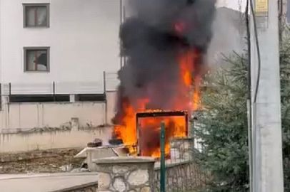 Site bahçesindeki depo alev alev yandı