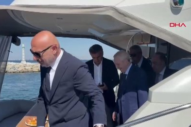 Aziz Yıldırım, Fenerbahçe Yüksek Divan Kurulu Toplantısı'na tekneyle geldi