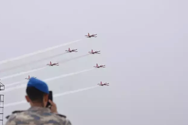 Türk Yıldızları ve SOLOTÜRK’ten öğrenciler için 23 Nisan özel gösterisi