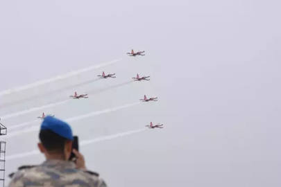 Türk Yıldızları ve SOLOTÜRK’ten öğrenciler için 23 Nisan özel gösterisi