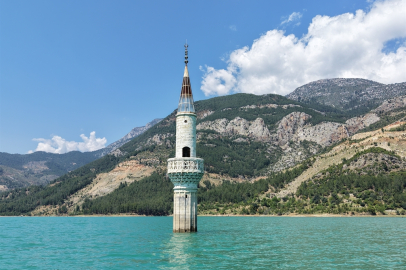Baraj doldu, eski mahalleden geriye sadece minarenin bir bölümü kaldı