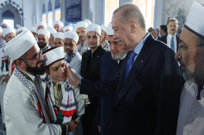 Cumhurbaşkanı Erdoğan, Çamlıca Camii'nde 333 hafızın icazet törenine katıldı