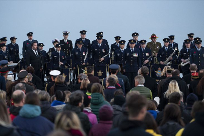 Anzak askerler Gelibolu'da 'Şafak Ayini' ile anıldı