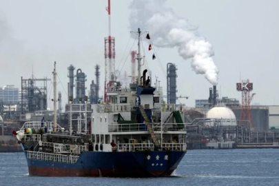 Süper Japon tankeri Hürmüz Boğazı'ndan geçti