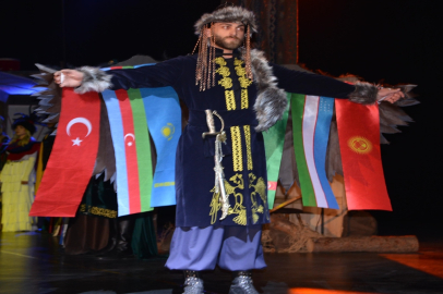 Türk dünyasının kültürel mirasını yeniden tasarlayıp, defileyle tanıttılar