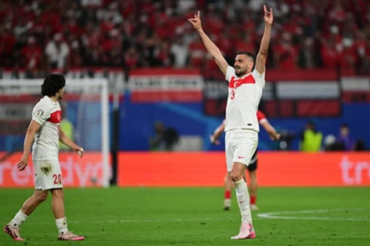 Milli futbolcu Merih Demiral'dan Bursaspor'un 700. yıl forması paylaşımı