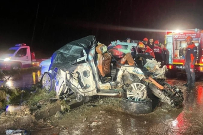 Uşak'ta zincirleme kazada 2'si çocuk 4 kişi öldü