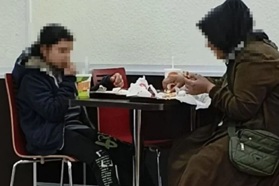 Anne ve kızına ayrımcılık yapan hamburgerciye çifte şok