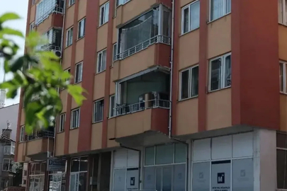 Hocasının evinde dehşeti yaşadı! Elinden kaçıp yarı çıplak balkondan atladı