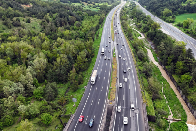 Anadolu Otoyolu'nun Bolu geçişinde bayram trafiği