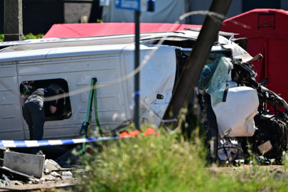 Belçika’da trenle okul servisi çarpıştı: 4 ölü