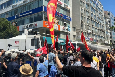İzmir'de miting polemiği gerilime dönüştü! Polis müdahale etti, Özgür Özel'den açıklama