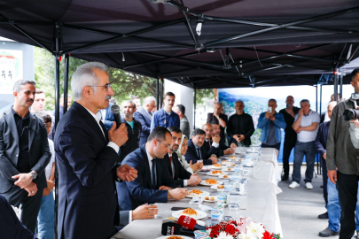 Bakan Uraloğlu memleketi Trabzon'da vatandaşlarla bayramlaştı