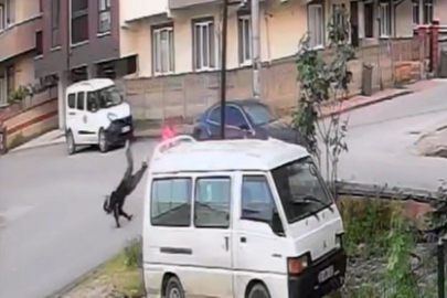 Bursa'da motosiklet ile otomobilin çarpıştığı kaza kamerada