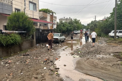 Hatay ve Osmaniye’de sağanak sele dönüştü! Hayat durma noktasına geldi: Ev ve iş yerleri sular altında kaldı