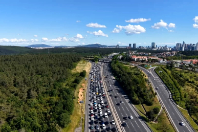 İstanbul’da bayramın üçüncü gününde dönüş trafiği havadan görüntülendi