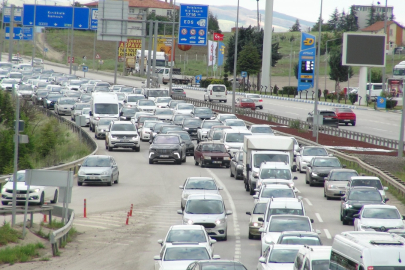 'Kilit kavşak' Kırıkkale'de bayram dönüşü trafiği başladı