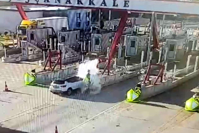 Otoyol gişelerine çarpan otomobildeki karı-kocayı ölüm ayırdı; kaza anı kamerada