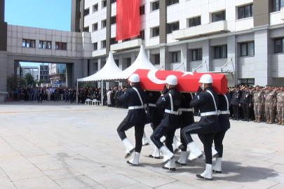 Şehit polis memuru Aydın Üyenarık için İstanbul Emniyet Müdürlüğü'nde tören