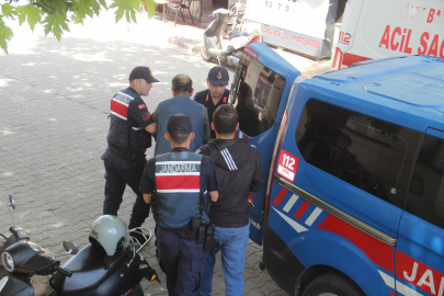 Birlikte yaşadığı kadını sopayla döverek öldürdü