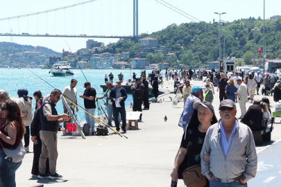 Kurban Bayramı'nın son gününde sıcak havayı fırsat bilenler sahillere akın etti