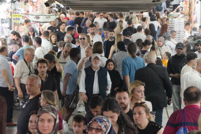 Bayram tatilinin son gününde Eminönü’nde alışveriş yoğunluğu