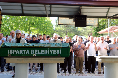 Profesör ile 3 kişi, zincirleme kazada hayatını kaybetti