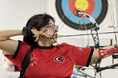 6 aylıkken felç kalan Zeynep Sena, okçulukta Avrupa kürsüsüne çıktı