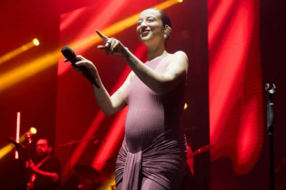 Hamile olduğunu açıklamıştı! Melike Şahin'in son konserindeki performans eleştirildi