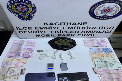 Kağıthane’de uyuşturucu operasyonunda dayı ve abi şüpheliyi kaçırmaya çalıştı; sokak karıştı (ÖZEL HABER)