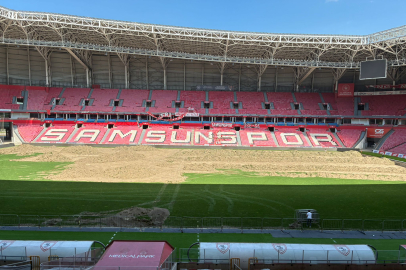 Samsun 19 Mayıs Stadyumu'nun zemini yenileniyor