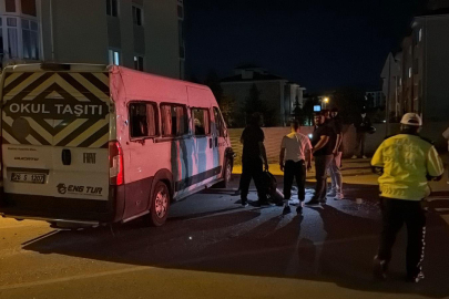 Eskişehir’de otomobilin çarptığı işçi servisi devrildi: 7 yaralı