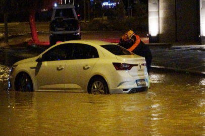Konya'da sağanak, taşkınlara neden oldu