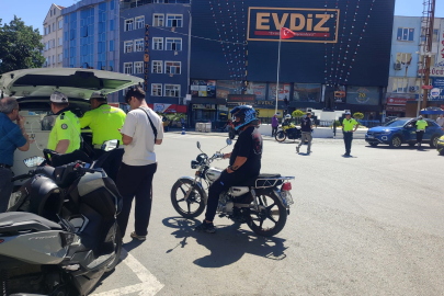2 gün üst üste kasksız yakalanan motosiklet sürücüsüne 7 bin 500 lira ceza